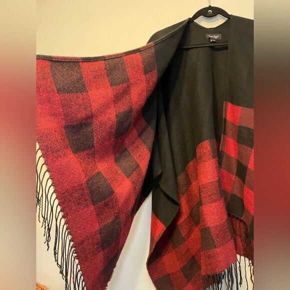 Charlie Paige Plaid Red and Black Kimono Wrap Style Sweater Cozy Holiday Wrap - Picture 5 of 5